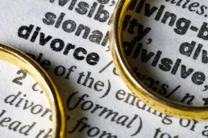 wedding rings on the word divorce