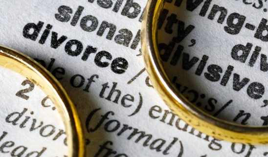 Two separate wedding rings next to the word "divorce"